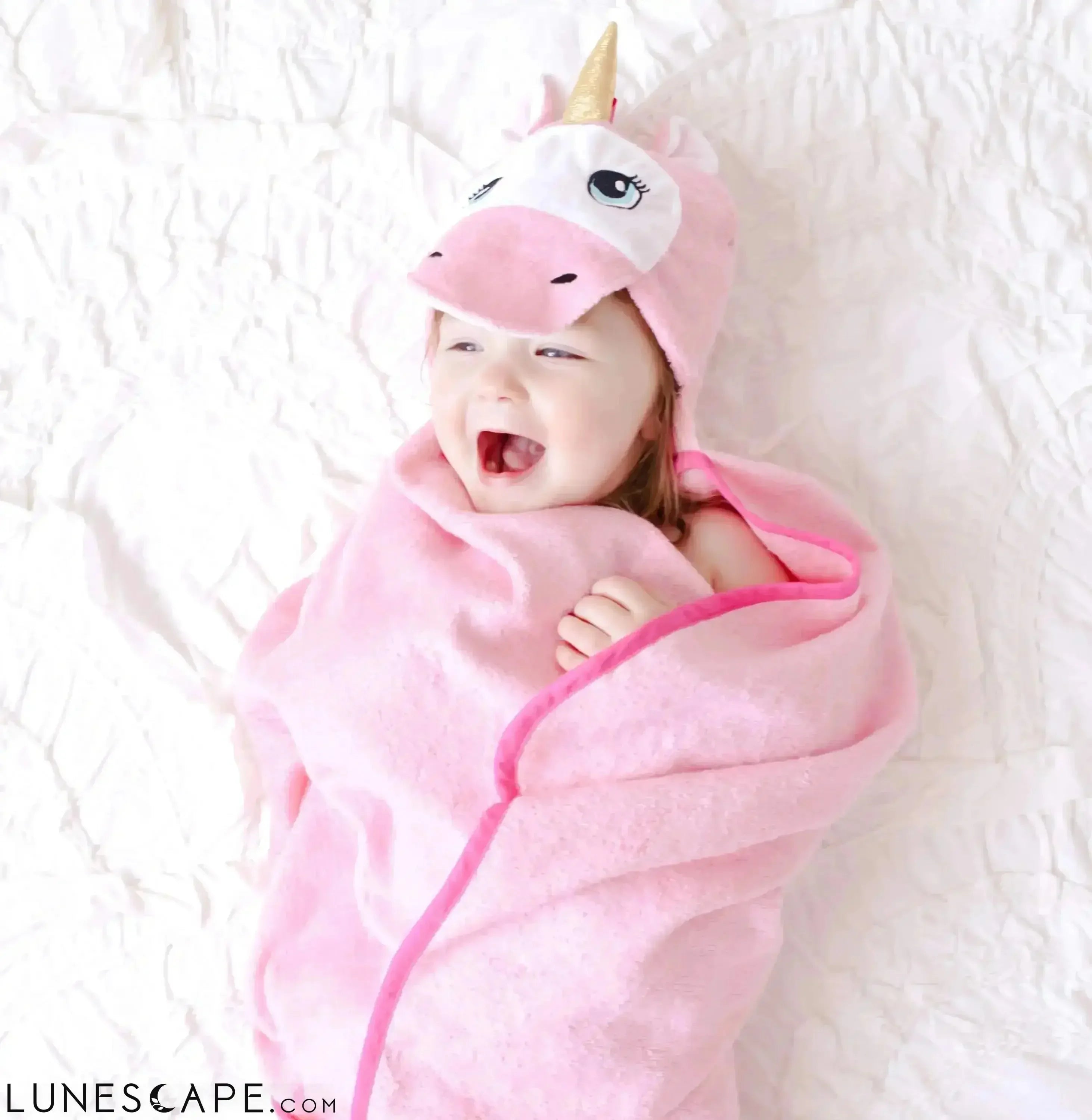 Unicorn Organic Bamboo Hooded Bath Towel - Pink LUNESCAPE