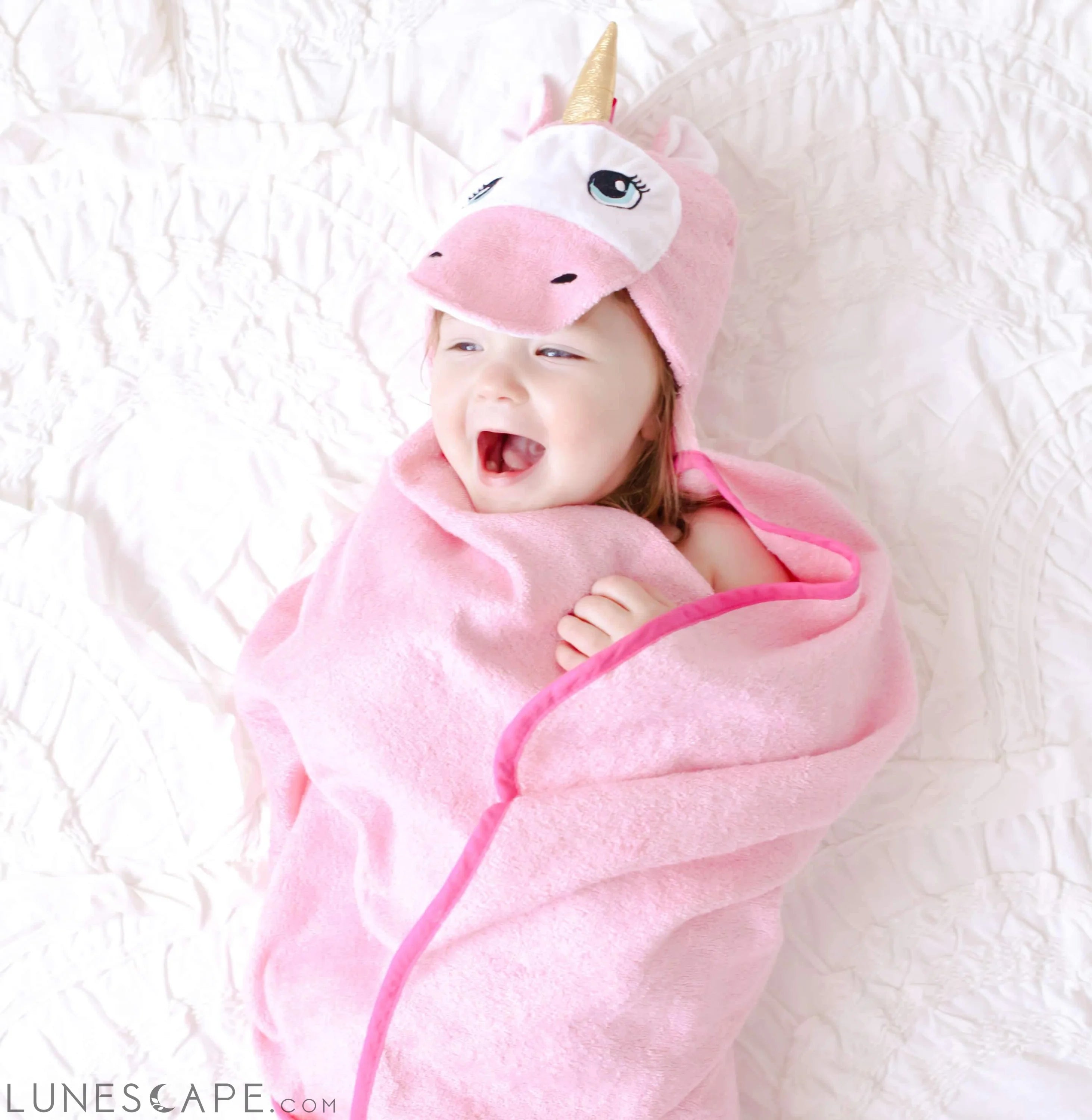 Unicorn Organic Bamboo Hooded Bath Towel - Pink LUNESCAPE