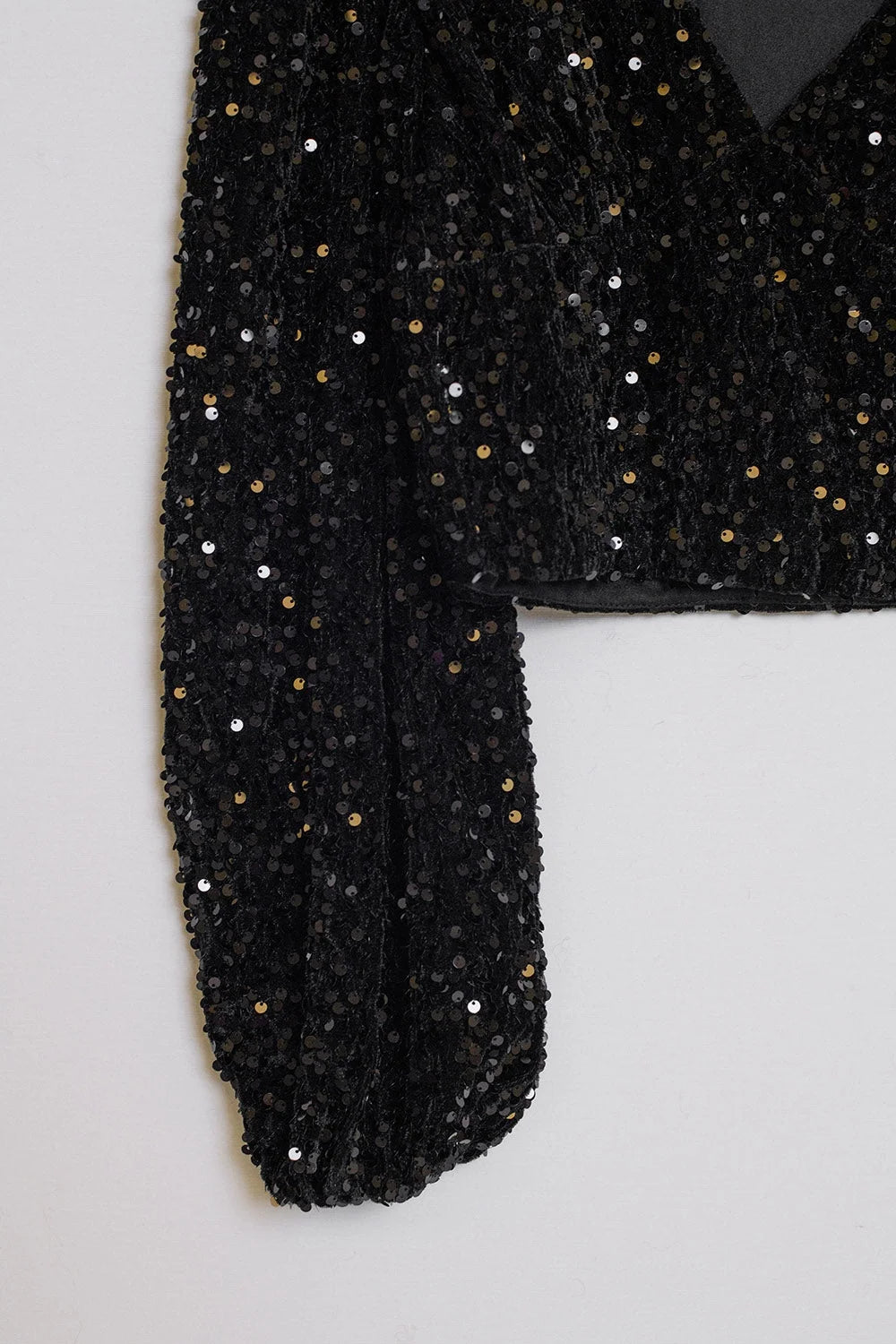 V-Neck Cropped Sequin Top With Balloon Sleeves in Black LUNESCAPE