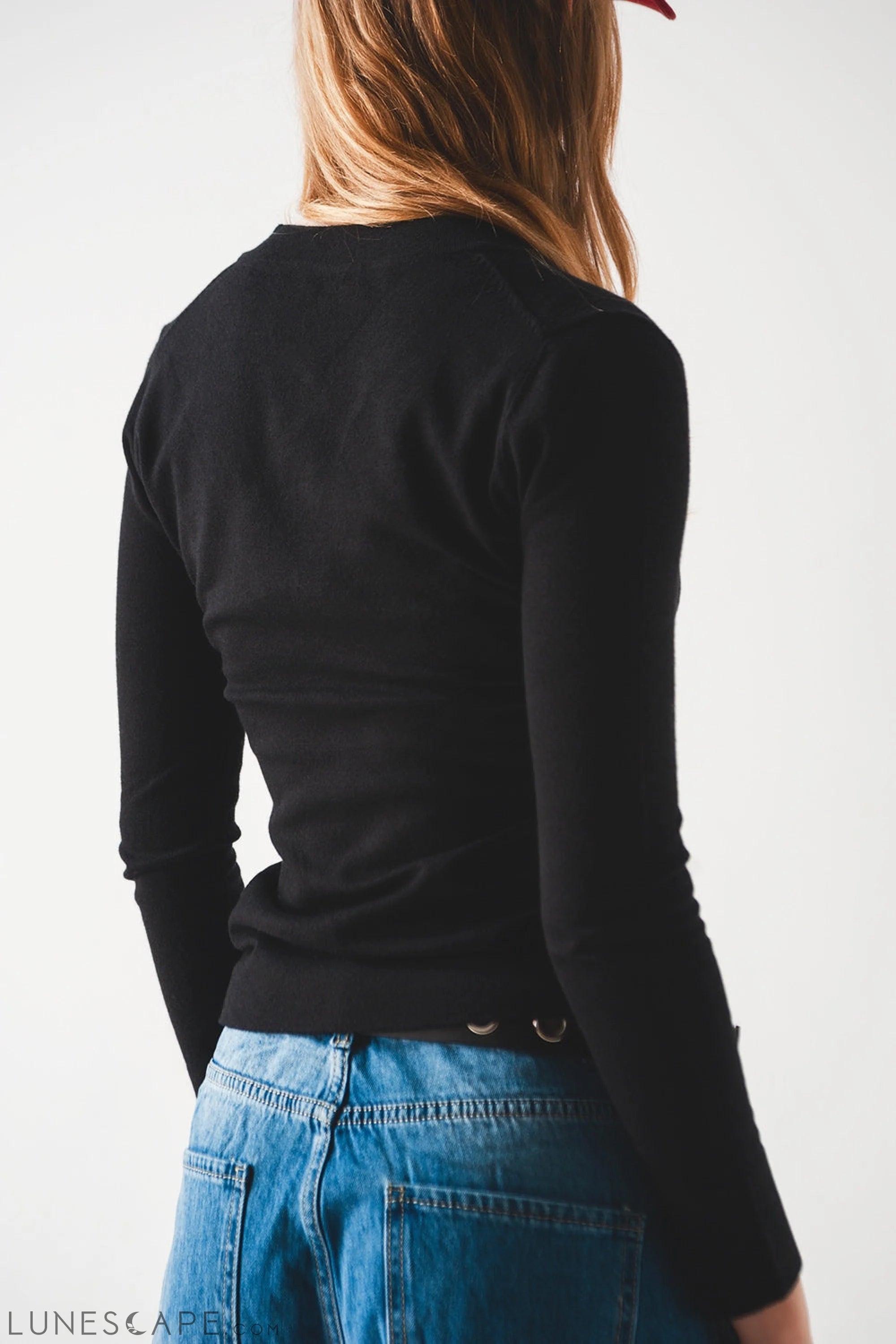 V Neck Fine Knit Jumper in Black Womens Sweater LUNESCAPE