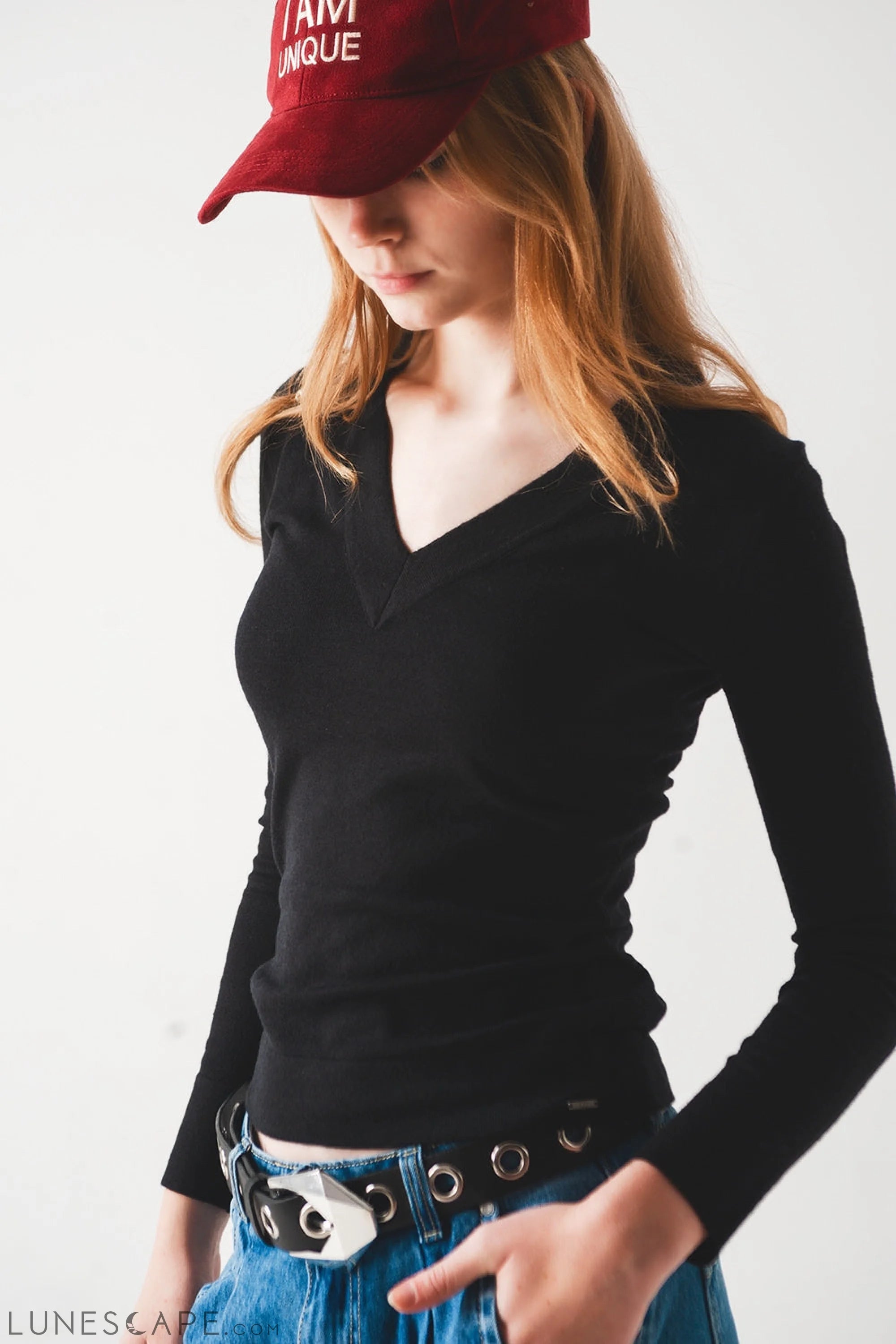 V Neck Fine Knit Jumper in Black Womens Sweater LUNESCAPE