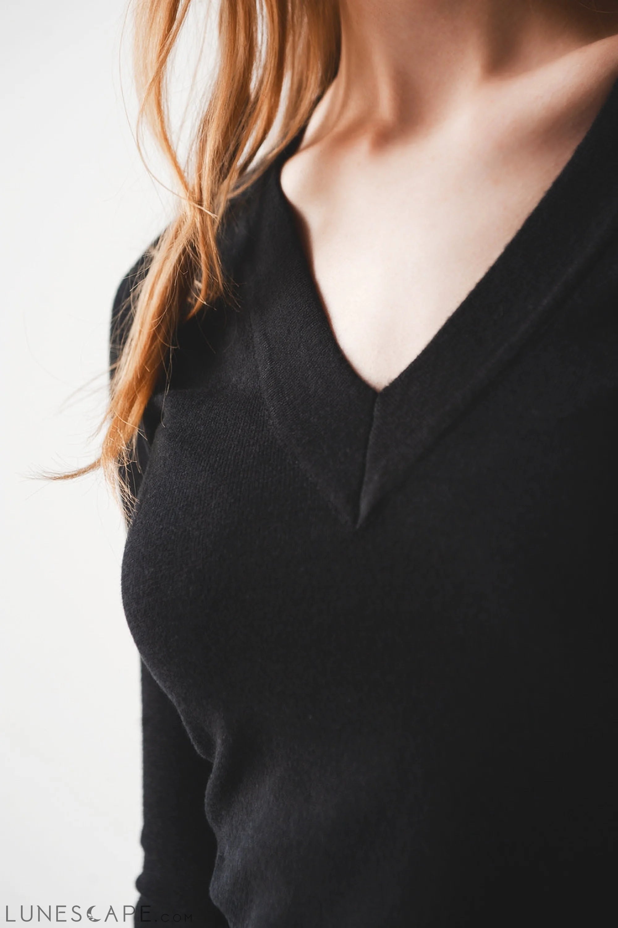 V Neck Fine Knit Jumper in Black Womens Sweater LUNESCAPE