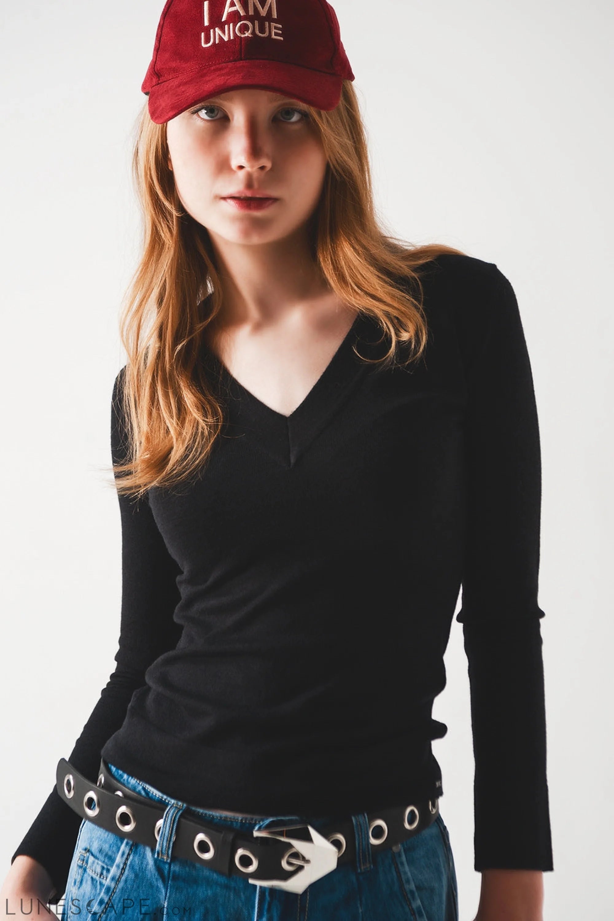 V Neck Fine Knit Jumper in Black Womens Sweater LUNESCAPE