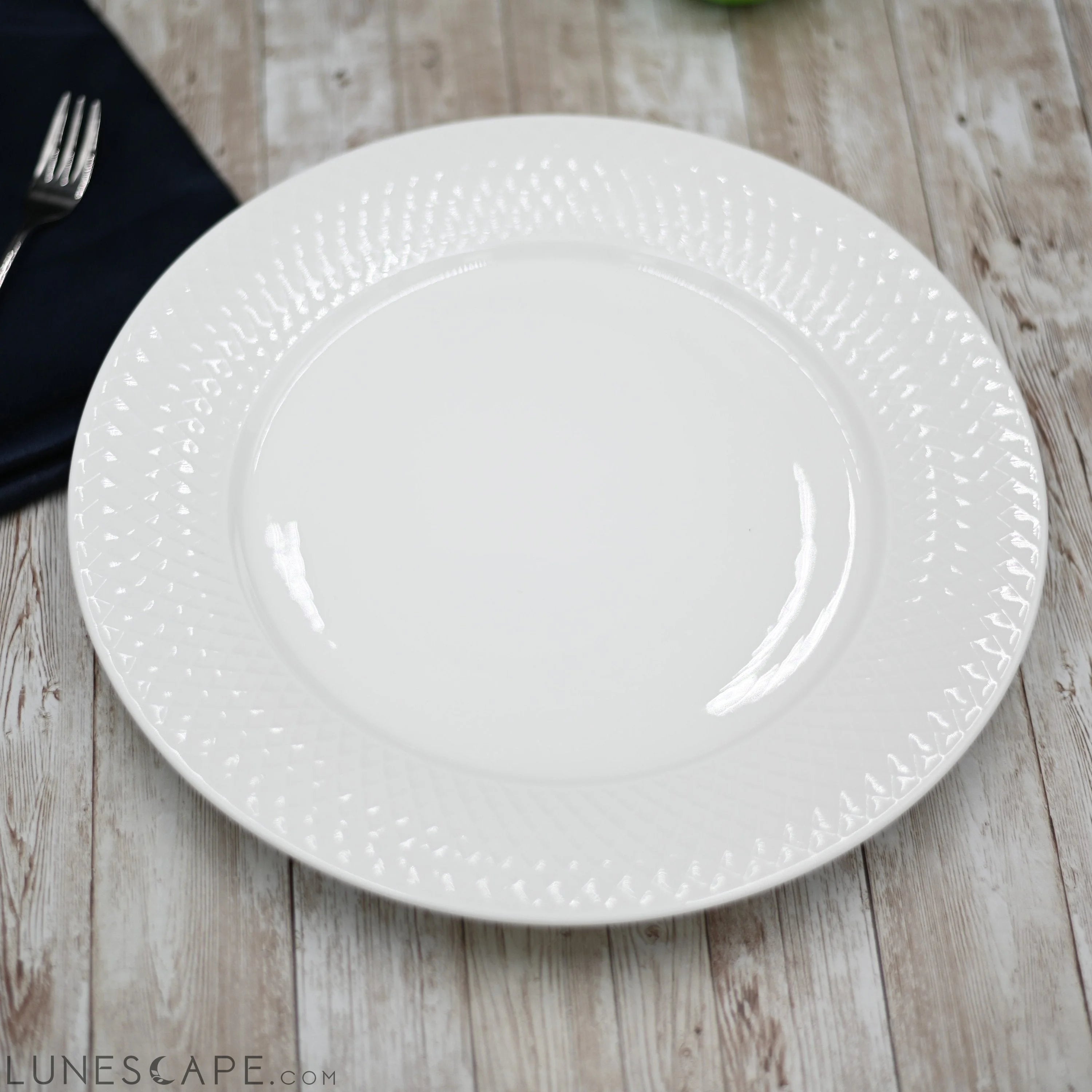 White Dinner Plate With Embossed Wide Rim 10" inch | LUNESCAPE