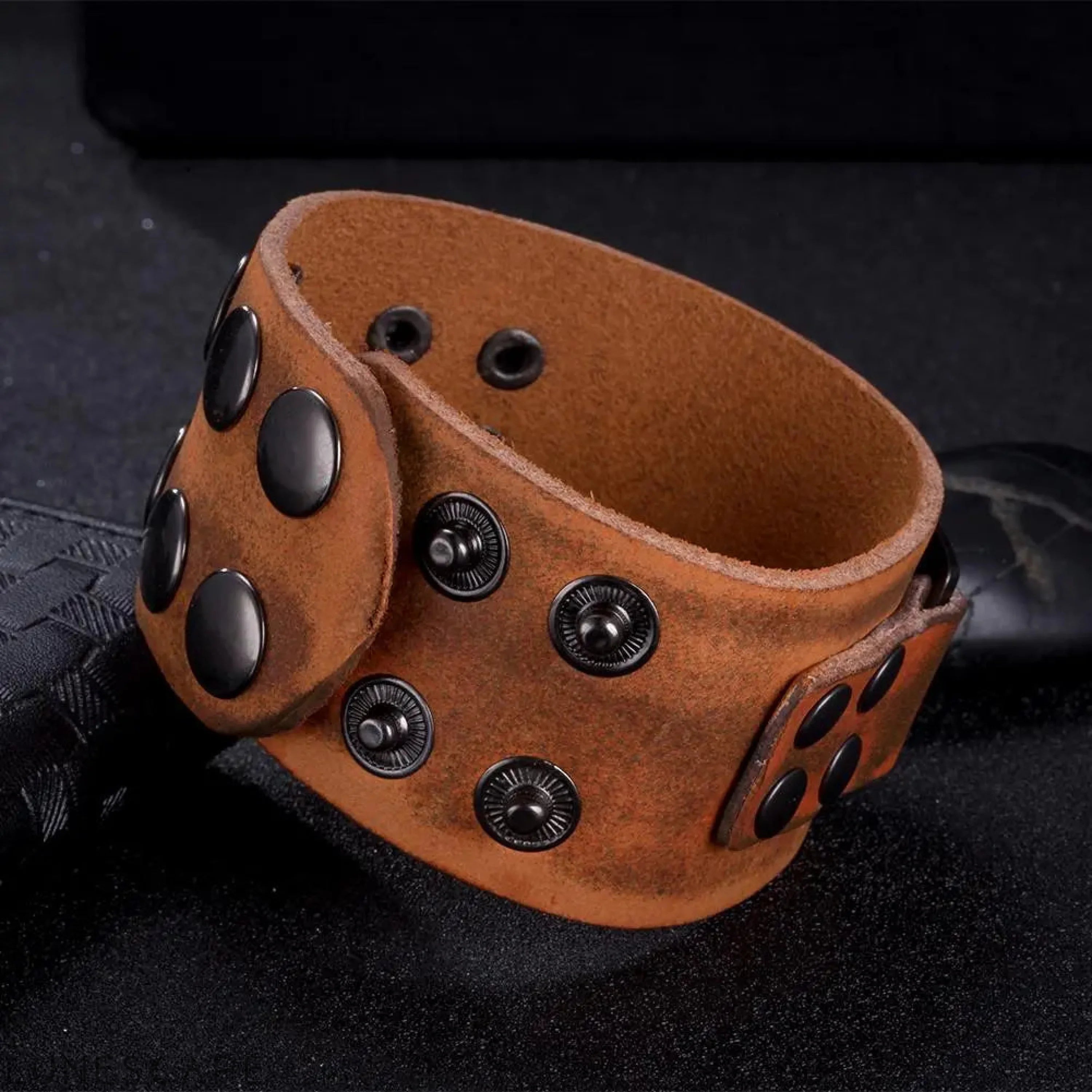 Wide Leather Cuff LUNESCAPE