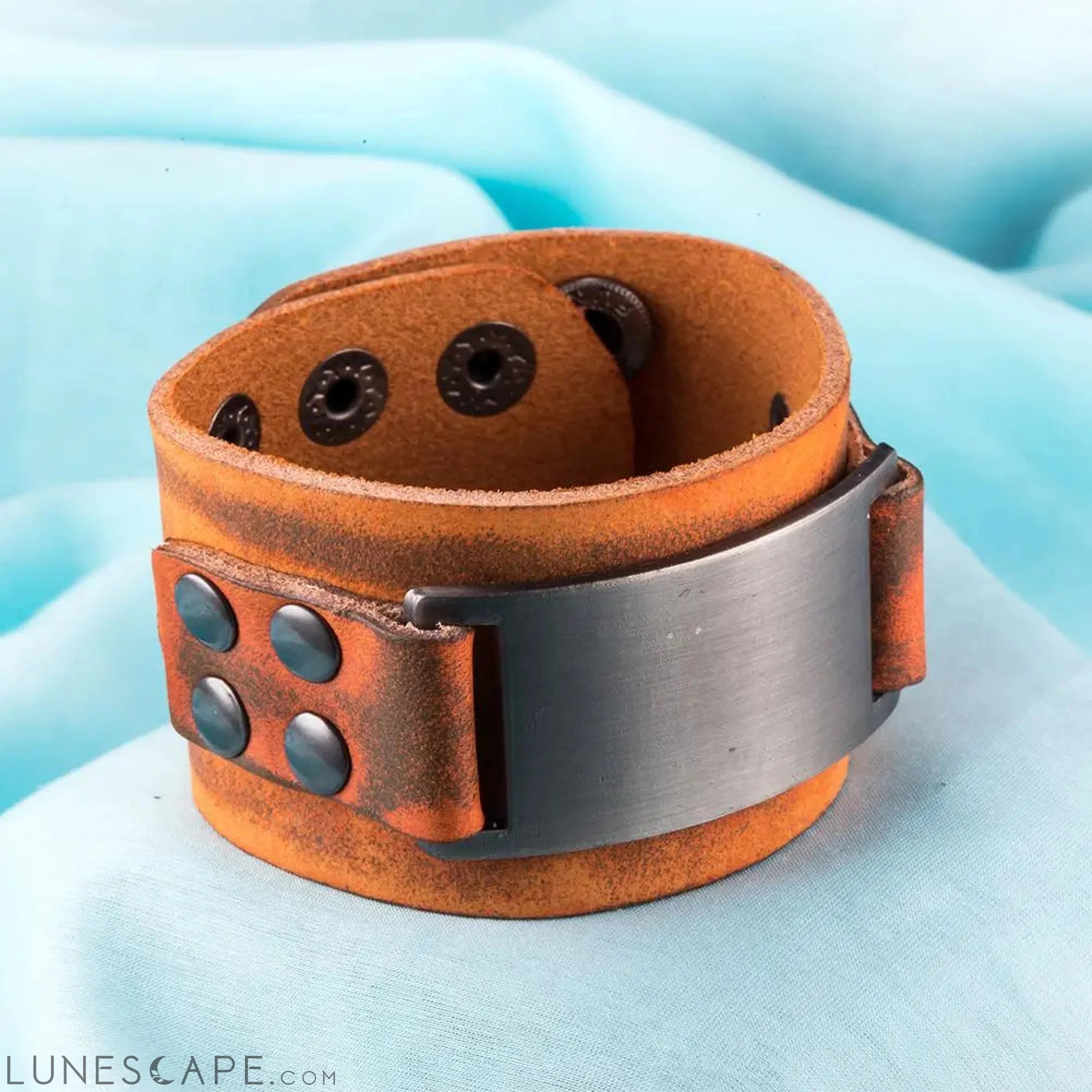 Wide Leather Cuff LUNESCAPE