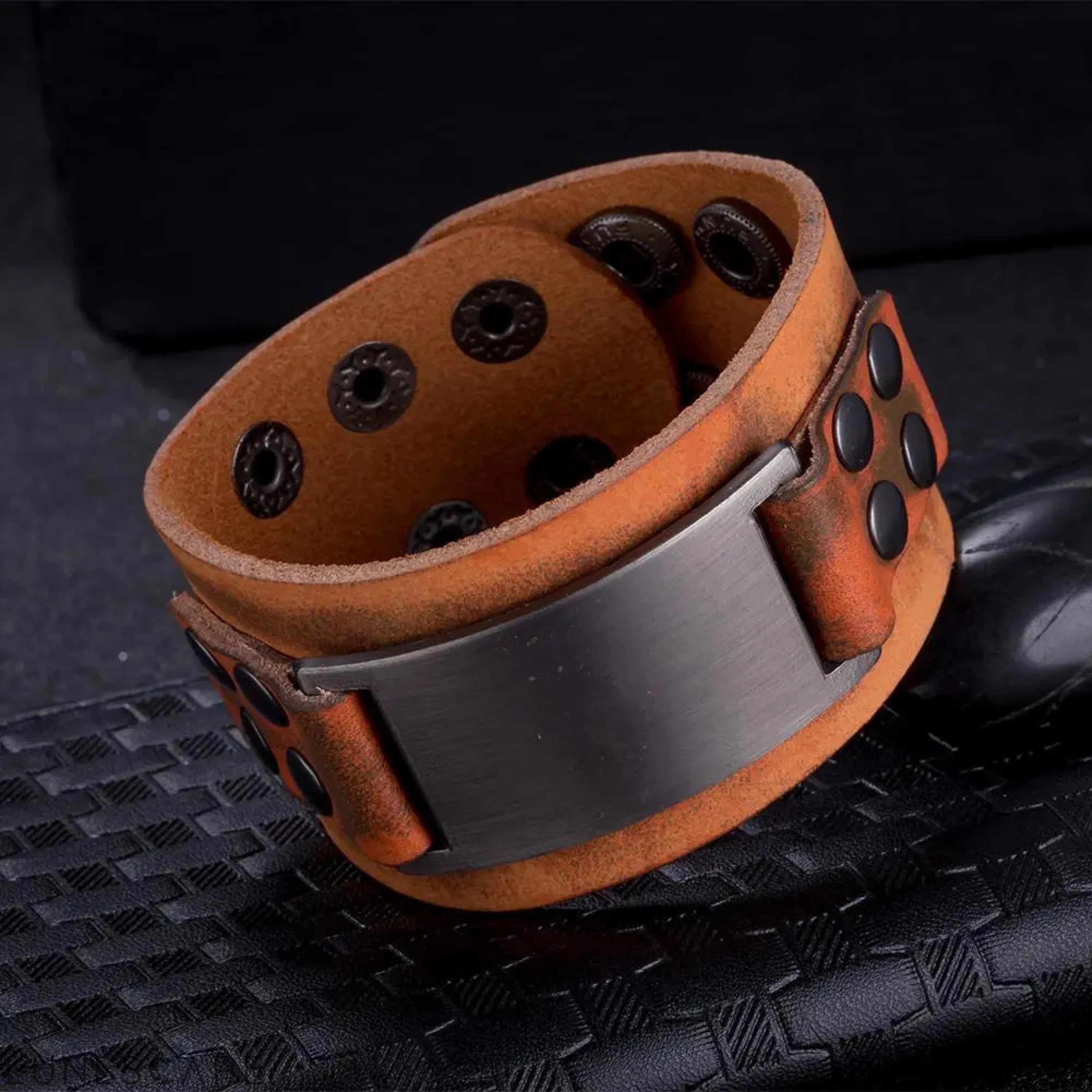 Wide Leather Cuff LUNESCAPE