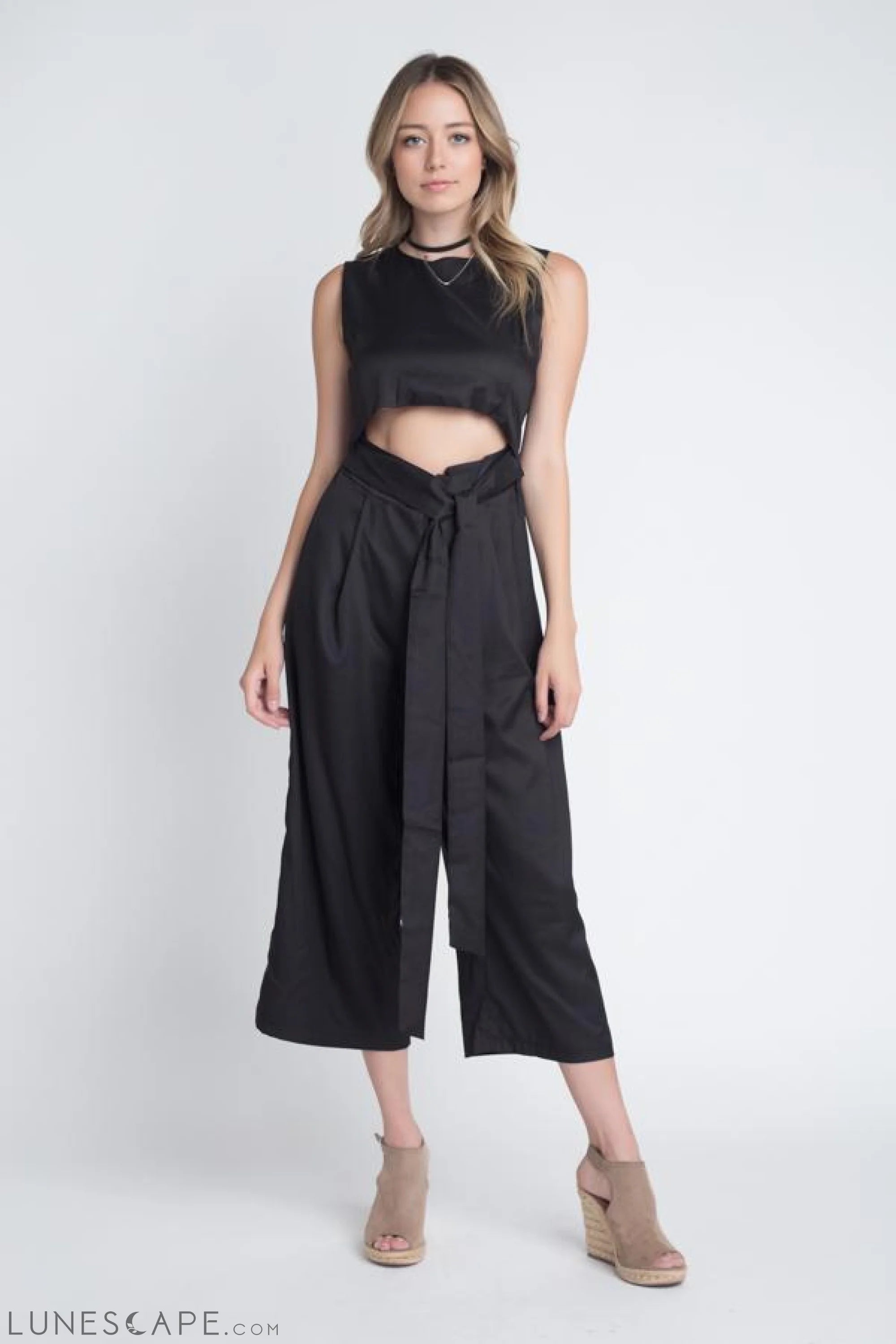 Women's Sleeveless Tie Jumpsuit with Slit LUNESCAPE